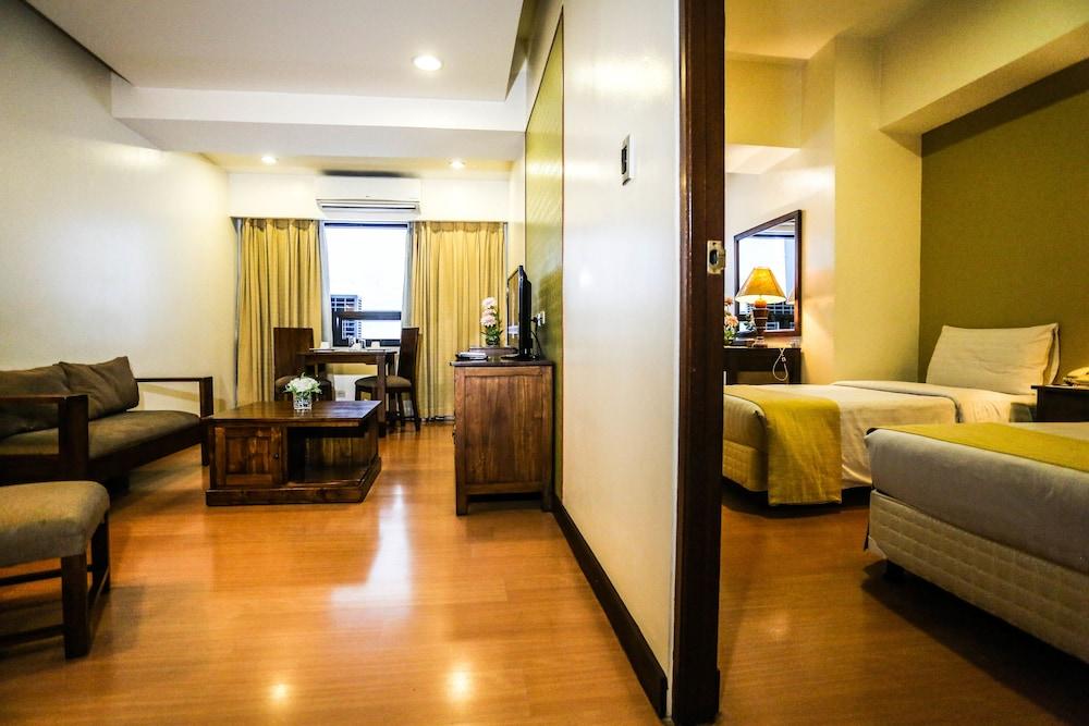 The Malayan Plaza Hotel Pasig City Exterior foto