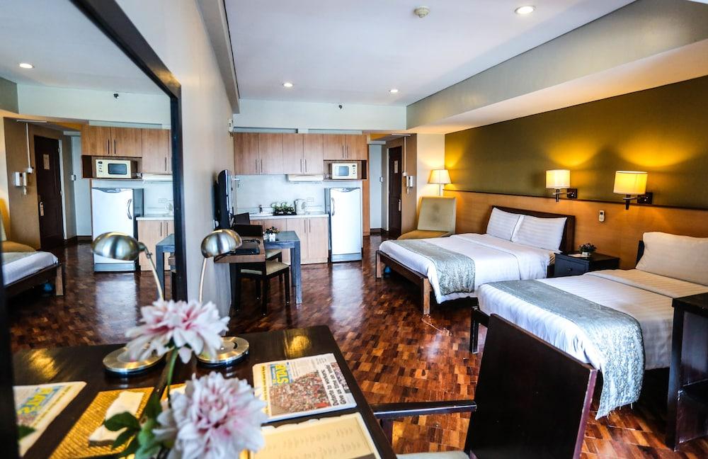 The Malayan Plaza Hotel Pasig City Exterior foto