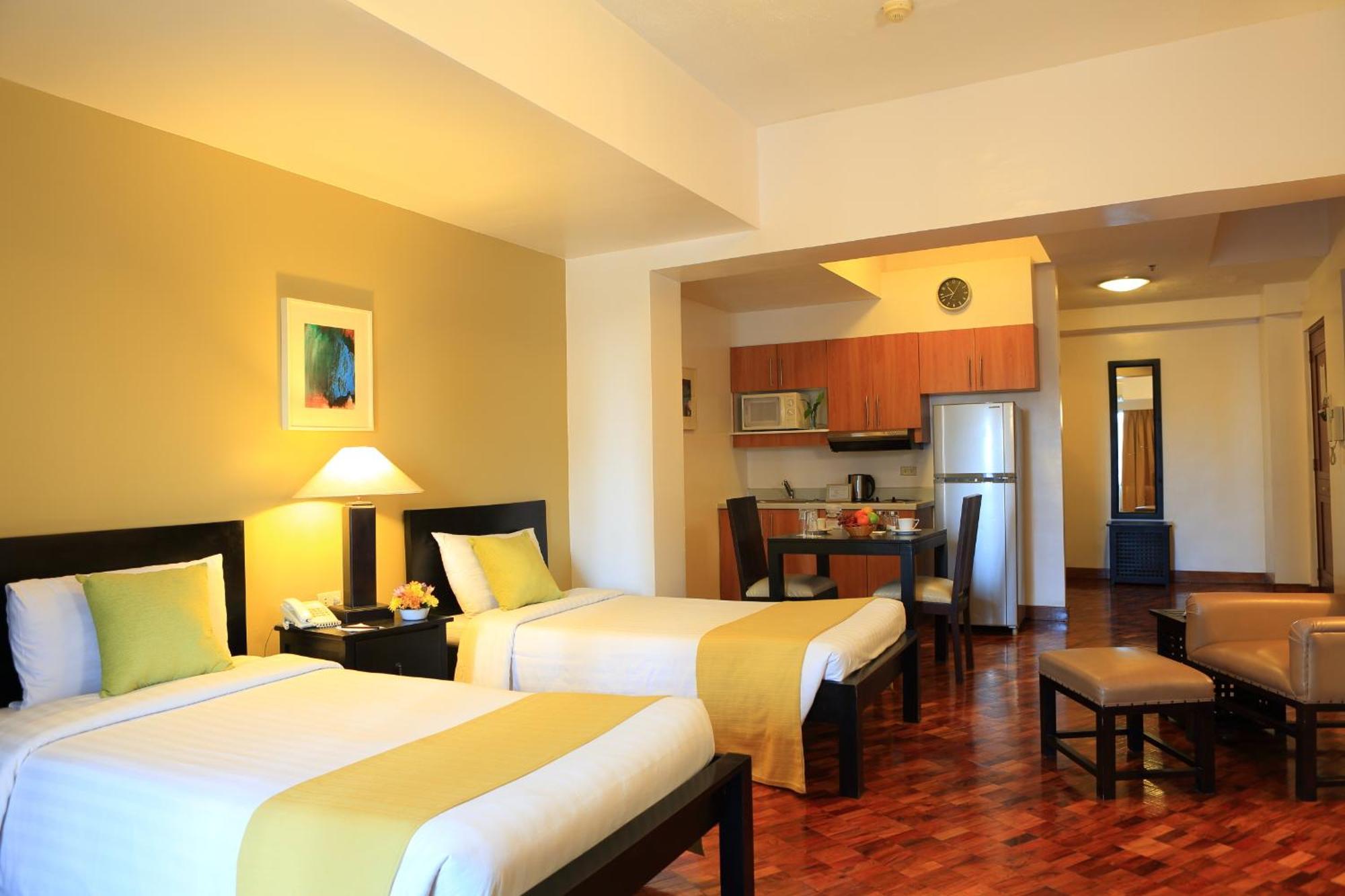 The Malayan Plaza Hotel Pasig City Exterior foto