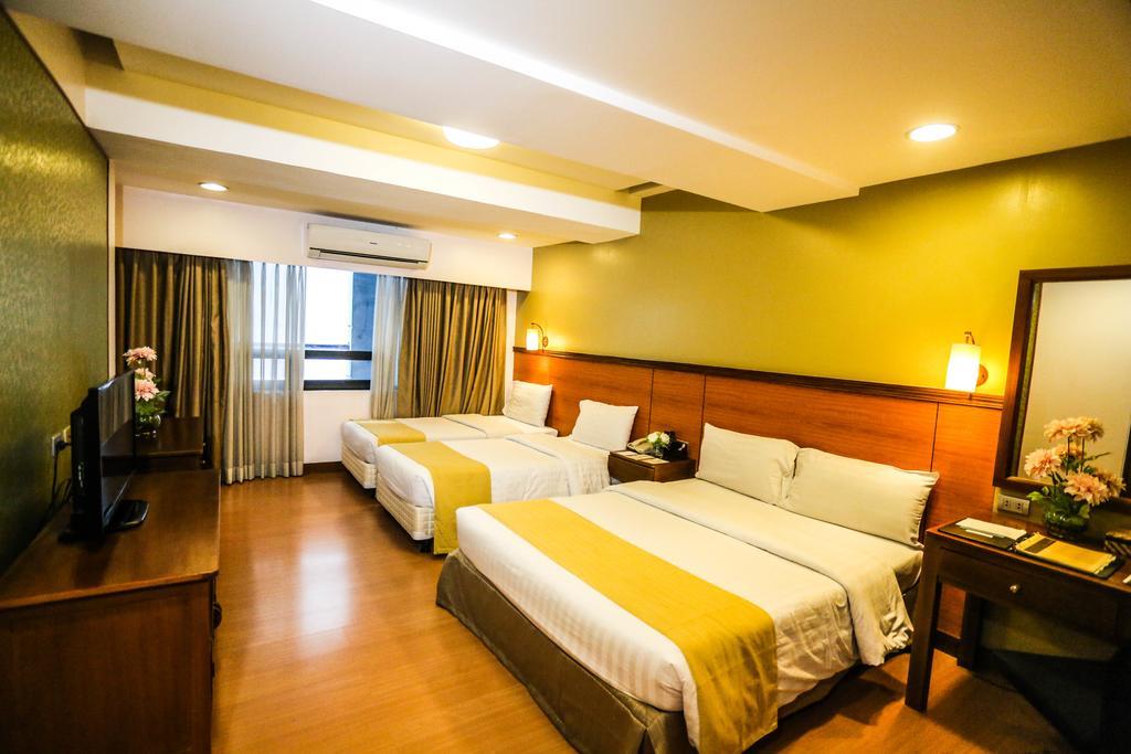 The Malayan Plaza Hotel Pasig City Exterior foto