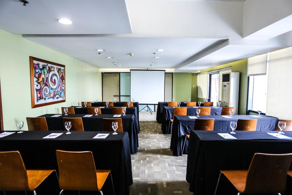 The Malayan Plaza Hotel Pasig City Exterior foto