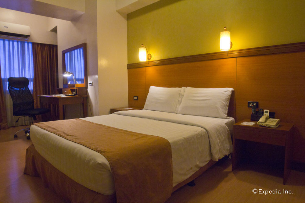 The Malayan Plaza Hotel Pasig City Exterior foto