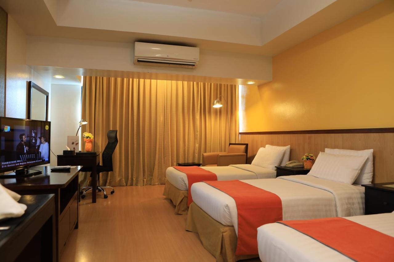 The Malayan Plaza Hotel Pasig City Exterior foto